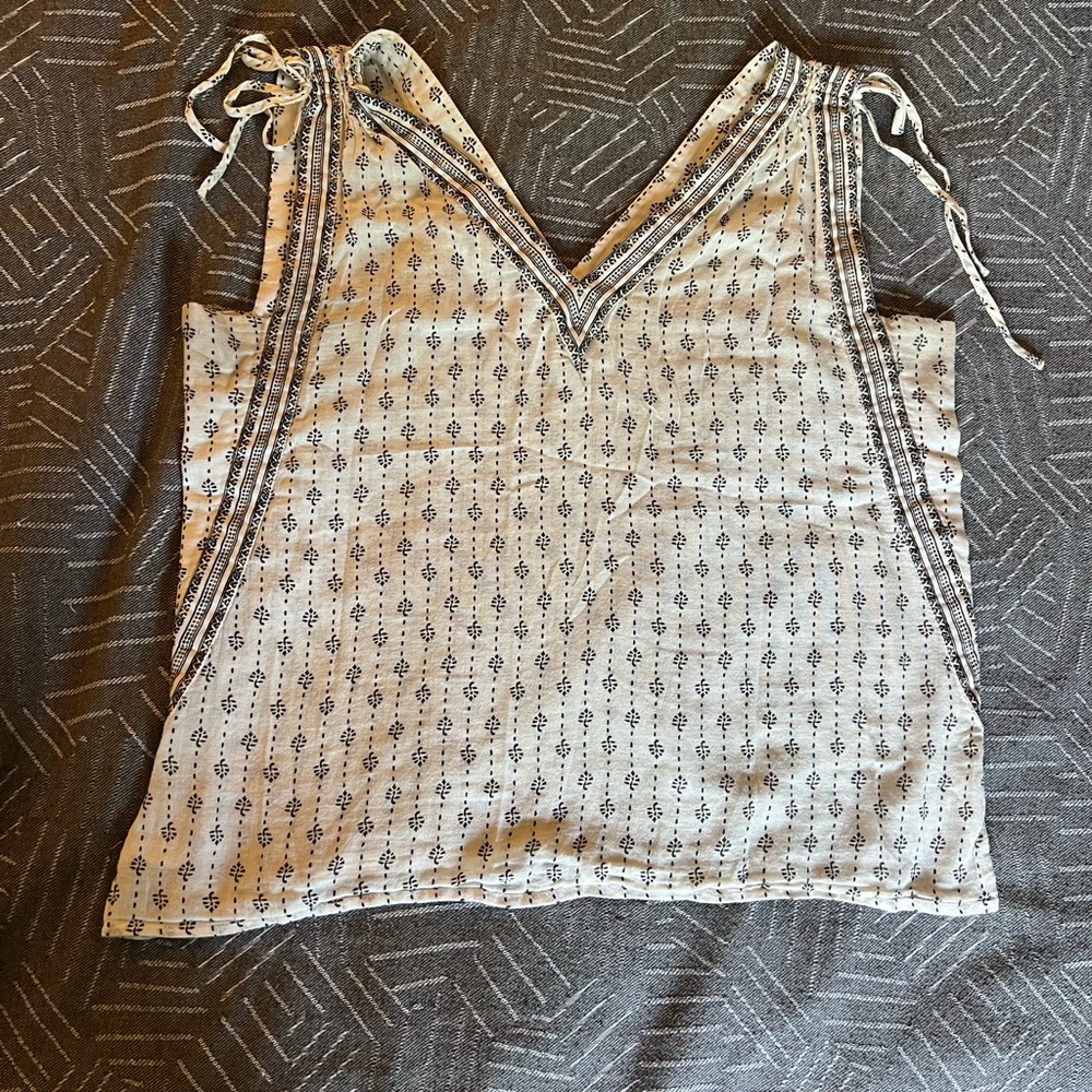 Patterned lightweight tank
